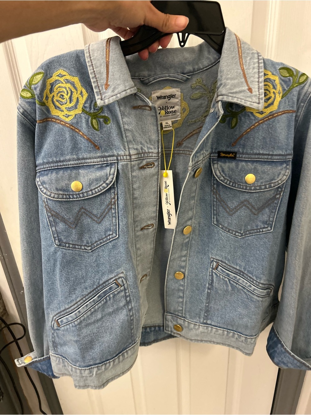 NWT WRANGLER Yellow rose by KENDRA SCOTT embroidered Jean jacket.